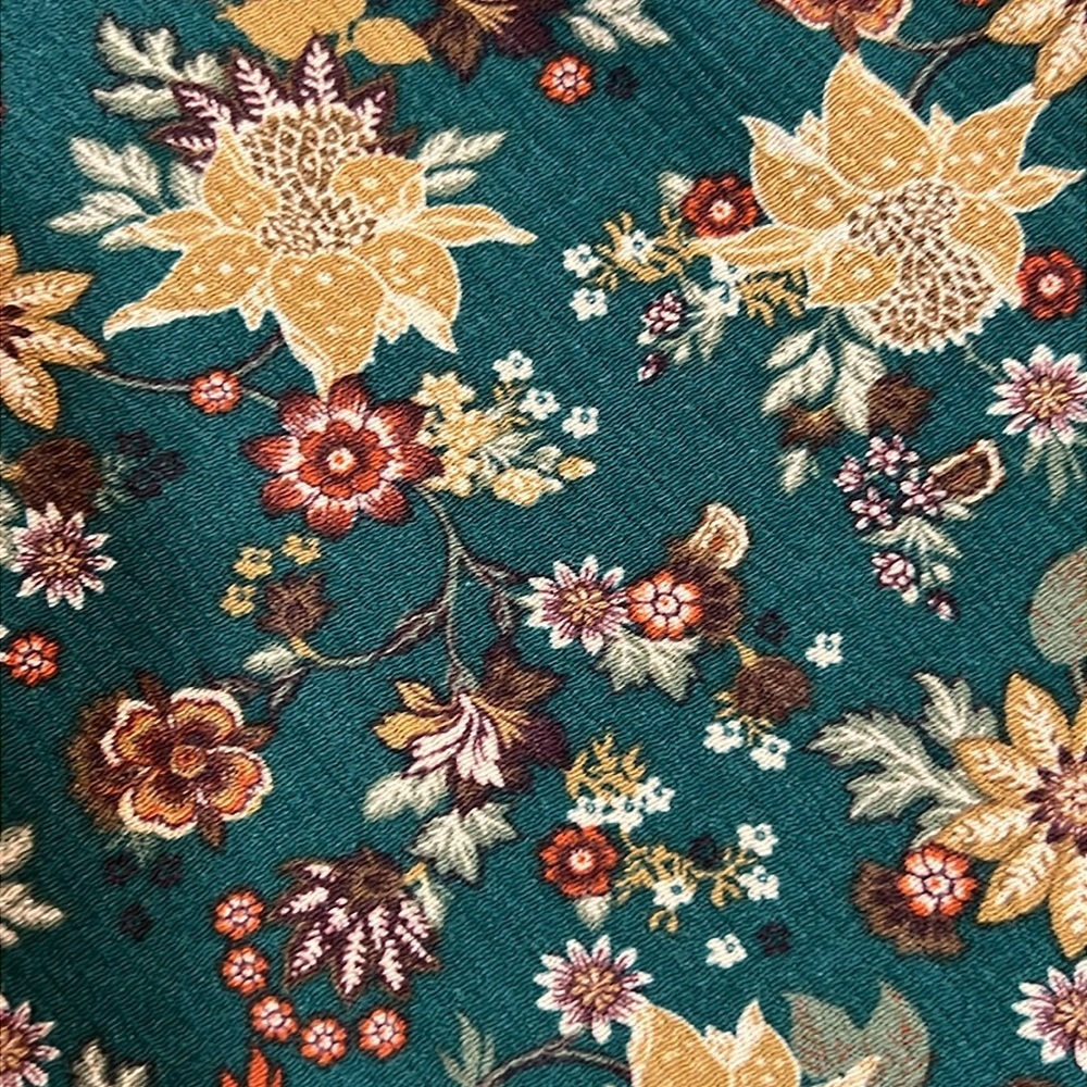 Torrid Smocked Floral Blouse 2 2X Green Long Sleeves Ruffle Shoulders Boho Flowy - Picture 12 of 13